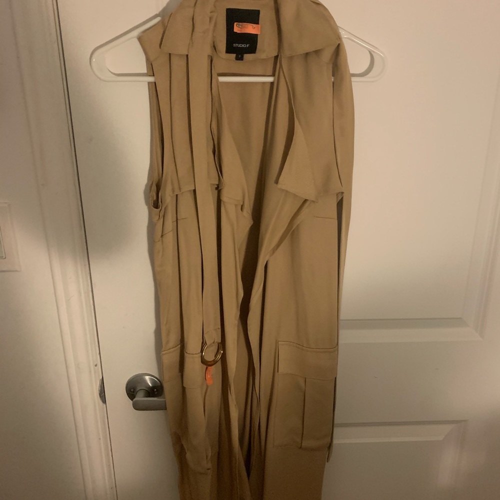 Beige vest